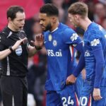 Neville bol zmätený VAR, pretože Clattenburg trvá na tom, že rozhodca urobil „jasnú“ chybu, aby odmietol Chelsea