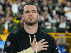 New York Jets predpovedali, že vyvedú quarterbacka NFL z dôchodku mimoriadnym krokom New York Jets zvažuje stiahnutie veteránskeho rozohrávača Dereka Carra z dôchodku