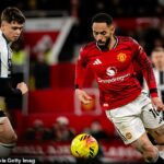 Zatiaľ čo Benjamin Sesko, Bryan Mbeumo a Matheus Cunha (vpravo) oživili útok Man United, útočníci Newcastlu sú v strede poľa, na lavičke alebo mimo formy.