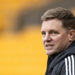 WOLVERHAMPTON, ANGLICKO - 18. JANUÁRA: Manažér Newcastlu United Eddie Howe sa pozerá pred zápasom počas zápasu Premier League medzi Wolverhampton Wanderers a Newcastle United v Molineux 18. januára 2026 v anglickom Wolverhamptone. (Foto: Andrew Kearns – CameraSport cez Getty Images)