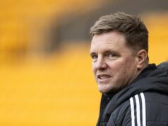 Newcastle robí rozhodnutia o sklamaniach z prestupov vo výške 125 miliónov libier s novým podpisom WOLVERHAMPTON, ANGLICKO - 18. JANUÁRA: Manažér Newcastlu United Eddie Howe sa pozerá pred zápasom počas zápasu Premier League medzi Wolverhampton Wanderers a Newcastle United v Molineux 18. januára 2026 v anglickom Wolverhamptone. (Foto: Andrew Kearns – CameraSport cez Getty Images)