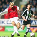 Dennis Bergkamp strelil svoj ikonický gól za Arsenal proti Newcastlu v roku 2002