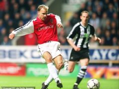 Nikto mi nemôže povedať, že Arsenal hrá dobrý futbal. Klub kedysi Dennisa Bergkampa a spol. Dennis Bergkamp strelil svoj ikonický gól za Arsenal proti Newcastlu v roku 2002