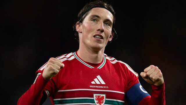 Harry Wilson nahrádza Garetha Balea počas víťazstva Walesu v play-off MS 2022 nad Ukrajinou
