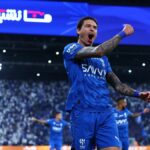 Darwin Nunez oslavuje strelenie svojho prvého gólu počas zápasu Saudi Pro League medzi Al Hilal a Al Riyadh.
