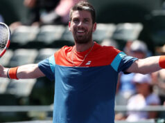 Norrie nahradí Drapera ako britskú jednotku – ale na ako dlho? Jack Draper si podáva ruku s Cameronom Norriem vo Wimbledone v roku 2024