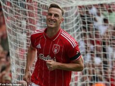 Nottingham Forest dostáva veľkú podporu pre prežitie, pretože zranený hviezdny muž sa zoraďuje, aby sa vrátil na stretnutie – TOM COLLOMOSSE odhaľuje všetky podrobnosti Chris Wood strelil v minulej sezóne 20 gólov a Forest sa bez neho zúfalo trápil