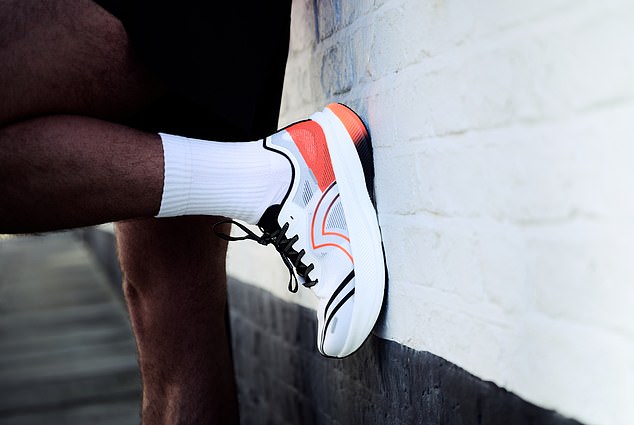 Nové super topánky Lidla za 40 libier som testoval na Bežecké topánky Crivit Carbonlite 1.0 od Lidla vstúpia do britských obchodov za 39,99 £ 29. marca