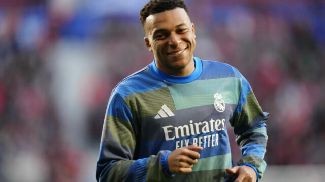 Nové video Kyliana Mbappeho podnecuje klebety o romantike Ester Exposito
