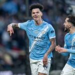 Nico O'Reilly skóroval dvakrát za Manchester City, keď vo finále Carabao Cupu porazil Arsenal