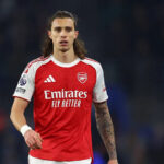Obranca Arsenalu nebude môcť odísť napriek záujmu talianskych gigantov