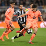 Obranca Barcelony Cubarsi čaká na súboj Newcastlu