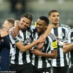Newcastle dokázal statočne vyhrať proti Manchestru United, keď klesol na 10 mužov