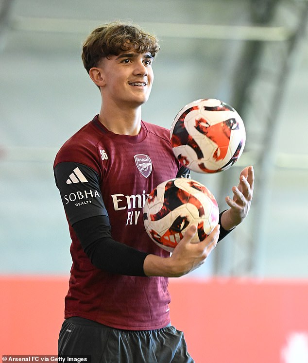 Odhalené: Ako nový hrdina Arsenalu Max Dowman oslnil spoluhráčov na Arsenal bol pochopiteľne opatrný v súvislosti s témou ich mladej hviezdy Maxa Dowmana