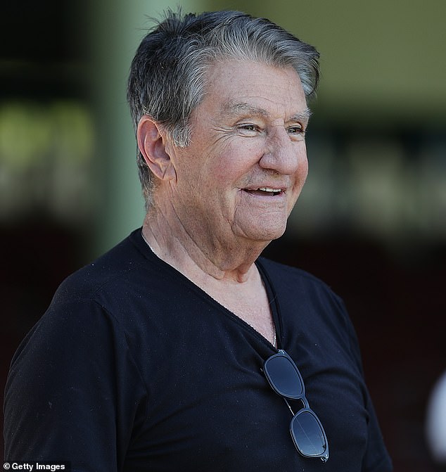 Odhalené: Prečo sú rozmaznané hviezdy NRL prepravované len sto metrov Elektrobicykle sú bezpečnostným problémom pre mnohých Austrálčanov - a teraz popredný tím NRL vydal nový súbor pravidiel pre hráčov, ktorí ich používajú (na obrázku, predseda Roosters Nick Politis)