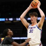 Floridský gigant Olivier Rioux sa oficiálne stal najvyšším hráčom v hre March Madness