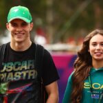 Oscar Piastri je na snímke s priateľkou Lily Zneimerovou na piatkovej Veľkej cene Austrálie. Hviezda McLarenu zostrelila bizarné klebety o jeho milostnom živote