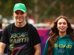 Oscar Piastri prerušil mlčanie kvôli bizarným fámam o svojom milostnom živote – keď jeho mama prezradila, ako šokujúci e-mail od otca hviezdy F1 pomohol ukončiť ich manželstvo Oscar Piastri je na snímke s priateľkou Lily Zneimerovou na piatkovej Veľkej cene Austrálie. Hviezda McLarenu zostrelila bizarné klebety o jeho milostnom živote