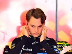 Oscar Piastri zaznamenáva najrýchlejší čas na kolo v druhom tréningu, zatiaľ čo tímový kolega Lando Norris pokračuje v zápase so svojím McLarenom. Austrálska nádej Oscar Piastri zaznamenal najrýchlejší čas na kolo v druhom voľnom tréningu v Melbourne