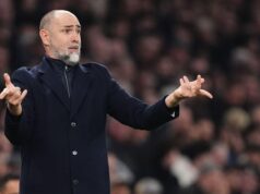 Ostrohy „zlomené na sedem rokov“, povedal klubový zdroj BBC uprostred výziev, aby ENIC „predal hneď“ Ostrohy „zlomené na sedem rokov“, povedal klubový zdroj BBC uprostred výziev, aby ENIC „predal hneď“