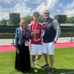 Otec Maxa Dowmana zaútočil na futbalového trénera, ktorý predtým spolupracoval s zázračným dieťaťom Arsenalu.