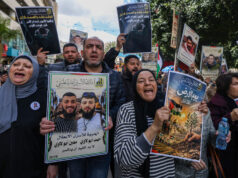 Palestínčania na okupovanom Západnom brehu protestujú proti izraelskému zákonu o treste smrti | Newsfeed Palestínčania na okupovanom Západnom brehu protestujú proti izraelskému zákonu o treste smrti | Newsfeed