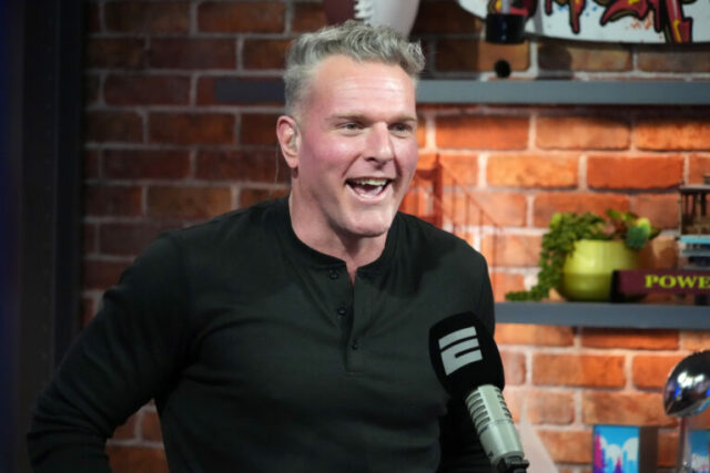 Pat McAfee zvažuje kontroverzný hovor Daniila Medvedeva a Jacka Drapera IW
