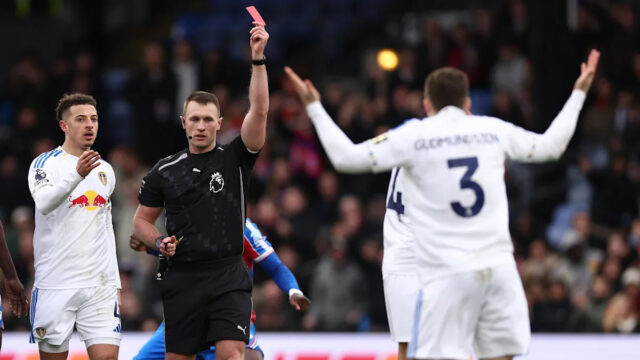 Päť zbesilých minút, ktoré by mohli formovať sezónu v Leedse Manažér Leedsu Daniel Farke