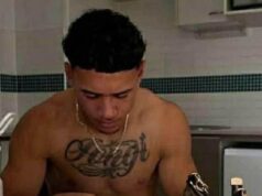 Pätká hviezda Isaiah Iongi potrestal policajta, keď NRL konal na fotografiách, na ktorých je vidieť, ako fajčí záhadnú látku Krajný obranca Parramatty Isaiah Iongi dostal od NRL oznámenie o porušení po tom, čo fotografie ukázali, že fajčil neznámu látku.