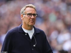 Paul Merson uvádza jediný dôvod, prečo Igor Tudor zostáva vo vedení Tottenhamu a ako bude „šokovaný“, ak zostane na poste pre „finále pohára“ proti Nottingham Forest. Paul Merson (na obrázku) tvrdil, že Igor Tudor je stále vo vedení Tottenhamu, pretože tento víkend zápasia s Liverpoolom.