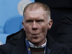 Paul Scholes sa po jeho prvej porážke v ôsmich zápasoch pustil do Michaela Carricka a označil Man United za „c**p“ pod sebou v pozoruhodnom útoku – napriek tomu, že spolu hrali 160-krát. Paul Scholes označil Manchester United za
