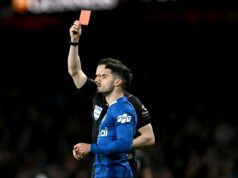 Pedro Neto z Chelsea dostal nový zákaz – ale nie za to, že tlačil do PSG Pedro Neto dostal ďalšiu sankciu za červenú kartu proti Arsenalu (Getty)