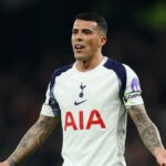 Pedro Porro z Tottenhamu Hotspur reaguje počas zápasu Premier League medzi Tottenhamom Hotspur a Crystal Palace na štadióne Tottenham Hotspur 5. marca 2026 v Londýne, Anglicko.