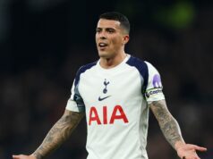 Pedro Porro úprimne odpovedá na svoju budúcnosť v Tottenhame, ako tvrdí „veľký klub“. Pedro Porro z Tottenhamu Hotspur reaguje počas zápasu Premier League medzi Tottenhamom Hotspur a Crystal Palace na štadióne Tottenham Hotspur 5. marca 2026 v Londýne, Anglicko.
