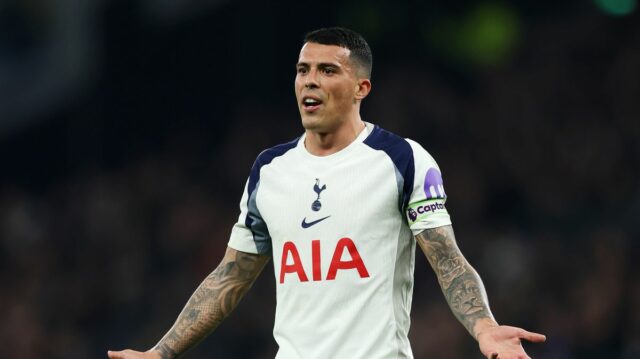 Pedro Porro z Tottenhamu Hotspur reaguje počas zápasu Premier League medzi Tottenhamom Hotspur a Crystal Palace na štadióne Tottenham Hotspur 5. marca 2026 v Londýne, Anglicko.