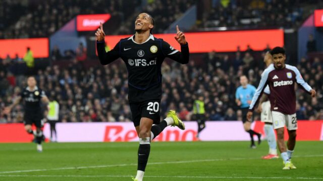 Pedro dosiahol hetrik, keď Chelsea porazila Aston Villu 4:1 v Premier League
