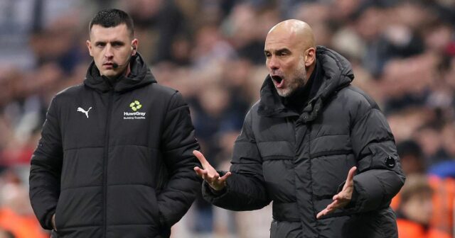 NEWCASTLE UPON TYNE, ANGLICKO - 7. marca: Pep Guardiola, manažér Manchestru City, reaguje počas zápasu piateho kola Emirates FA Cupu medzi Newcastle United a Manchester City v St. James' Park 7. marca 2026 v Newcastle upon Tyne v Anglicku. (Foto: George Wood/Getty Images)