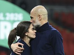 Pep Guardiola zotrváva na sladkých chvíľach s dcérou Mariou na ihrisku Wembley, keď zvažuje, či OPUSTIŤ Manchester City napriek finálovému úspechu Carabao Cupu K Pepovi Guardiolovi sa po zisku Carabao Cupu v Man City pridala na ihrisku jeho dcéra Maria