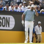 Po štyroch vynechaných podujatiach sa Phil Mickelson vo štvrtok v Juhoafrickej republike konečne vrátil ku golfu