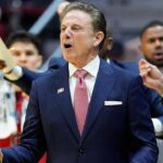 Pitino po výjazde zo St John's Sweet 16 zvoláva príkaz na tlačovú konferenciu NCAA