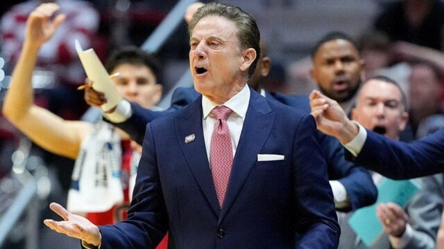 Pitino po výjazde zo St John's Sweet 16 zvoláva príkaz Pitino po výjazde zo St John's Sweet 16 zvoláva príkaz na tlačovú konferenciu NCAA