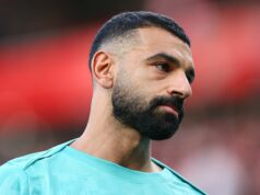 Plné vyhlásenie Mohameda Salaha, keď hviezda Liverpoolu odhaľuje, že opúšťa klub Útočník Liverpoolu Mohamed Salah sa pozerá pred zápasom Premier League