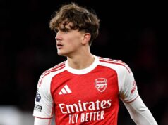 Pľuzgiere otca Maxa Dowmana hodiny po synovi sa zapísali do histórie Premier League LONDÝN, ANGLICKO - 14. marca: Max Dowman z Arsenalu sa pozerá počas zápasu Premier League medzi Arsenalom a Evertonom na Emirates Stadium 14. marca 2026 v Londýne v Anglicku. (Foto Alex Burstow/Arsenal FC cez Getty Images)