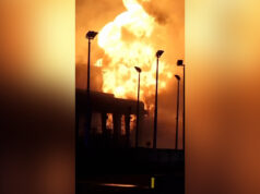 Po iránskom útoku zúri v Bahrajne požiar palivovej nádrže | Americko-izraelská vojna proti Iránu Po iránskom útoku zúri v Bahrajne požiar palivovej nádrže | Americko-izraelská vojna proti Iránu