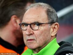 Po tom horúcom vzduchu a hulákaní od hráčov a manažéra Celticu sú to práve koktaví šampióni, ktorí sú pod najväčším tlakom, aby ustáli alebo zavreli štipľavé súboje v starej firme. Martin O'Neill mal tento týždeň veľa čo povedať o rozhodcoch a opozičnom šéfovi Dannym Rohlovi