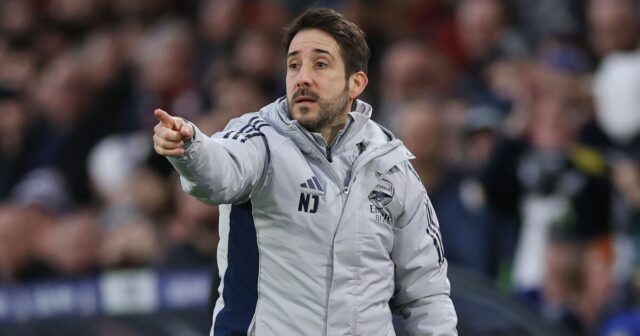 Podpísanie zmluvy Nico Jovera ako Toolbox je potrebné na odovzdanie|Futbal|Športové aktivity 
