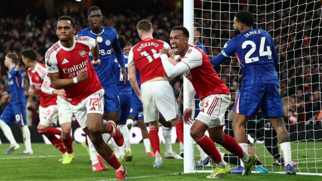 Podvodníci Arsenalu potrebujú Raya, Sancheza a šťastie, aby prekonali rozhorčenú Chelsea
