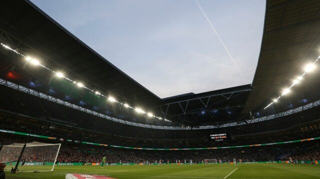 Polícia po poslednom zatknutí v pohári Carabao obvinila prvú osobu Celkový pohľad na štadión Wembley