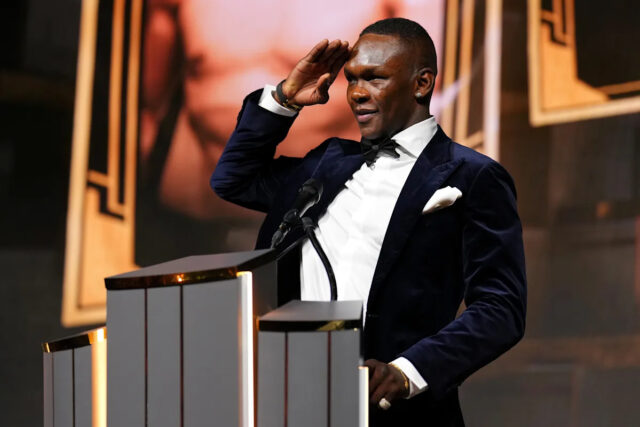 Polnočná mánia! Izzy reaguje na Bennovu peňaženku v hodnote 15 Download app from appStore