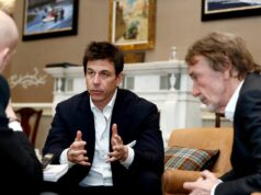 Ponuka spoločnosti Toto Wolff na prevzatie Man Utd a plán na investíciu Roryho McIlroya vo výške 450 miliónov libier Toto Wolff so Sirom Jimom Ratcliffom v roku 2020